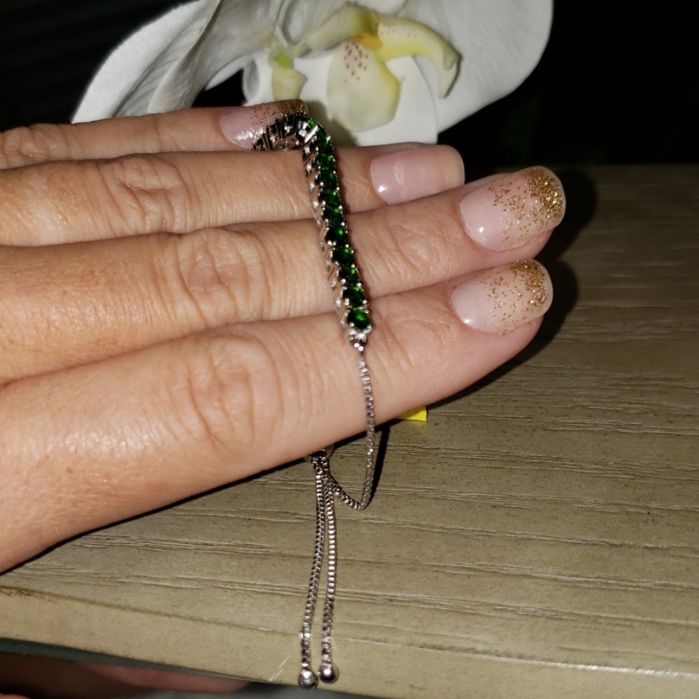 15 stone peridot bracelet in white gold